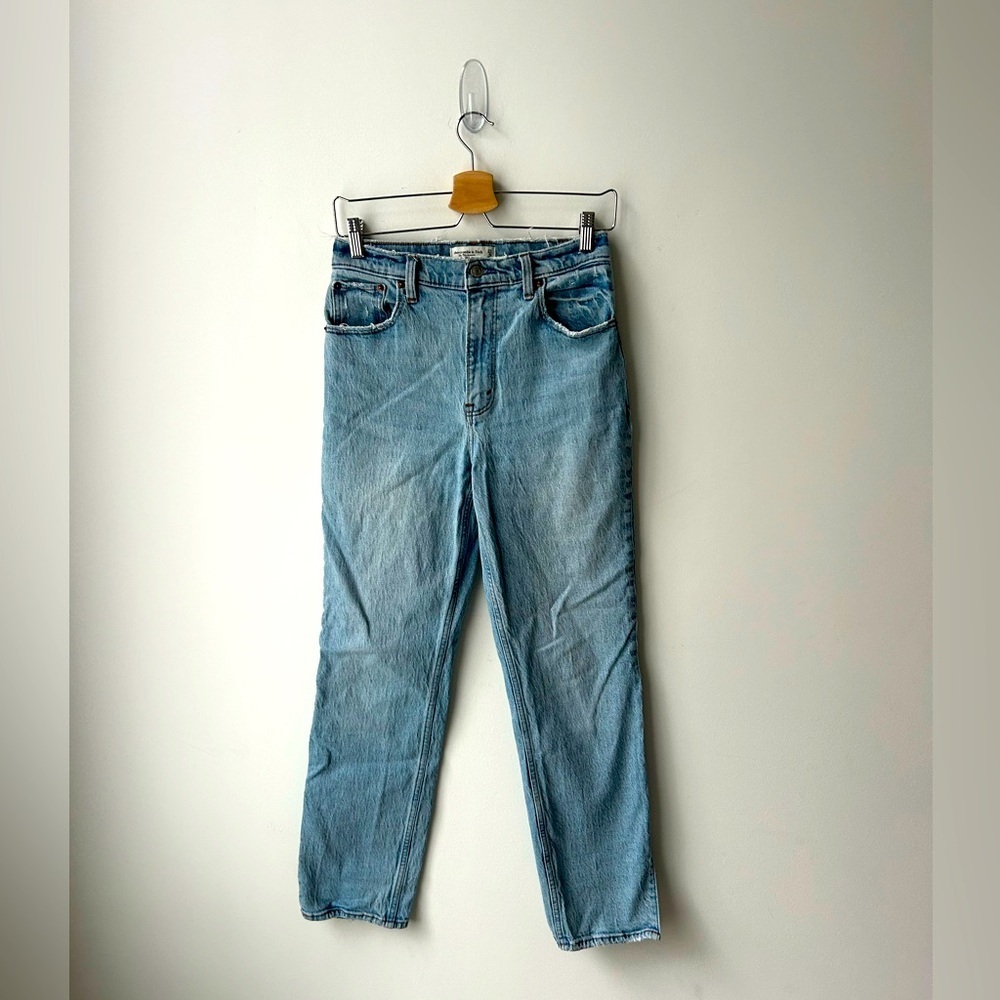 Abercrombie and Fitch the 90’s straight ultra high rise  jeans